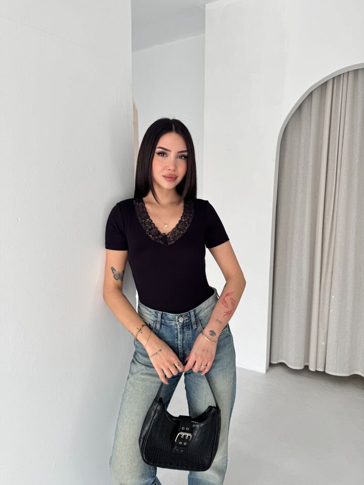 V Yaka Dantel Detaylı Bluz