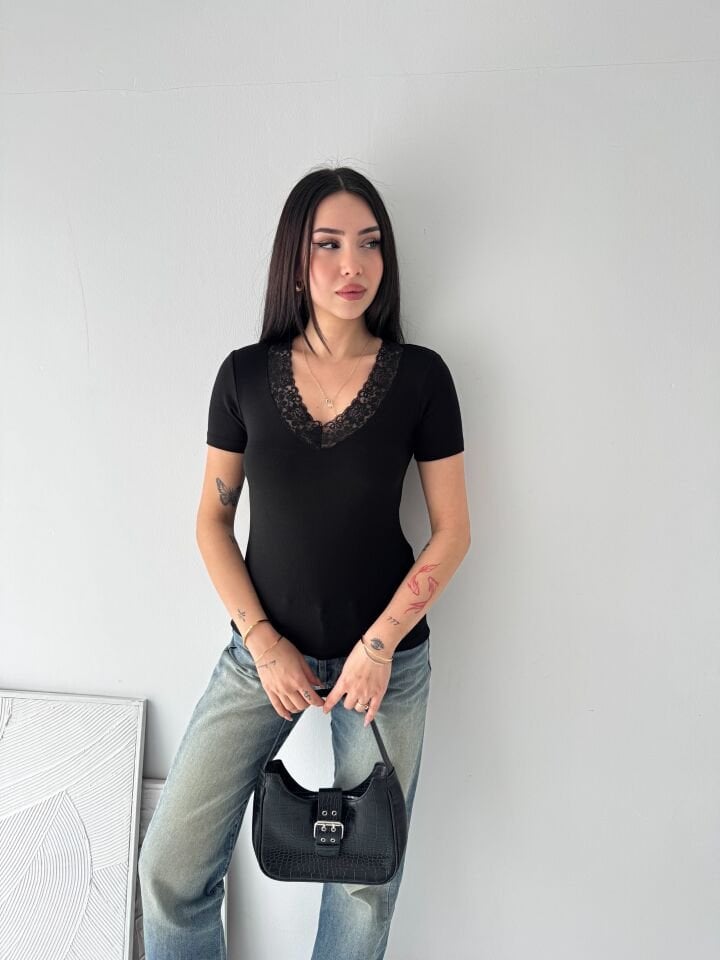 V Yaka Dantel Detaylı Bluz