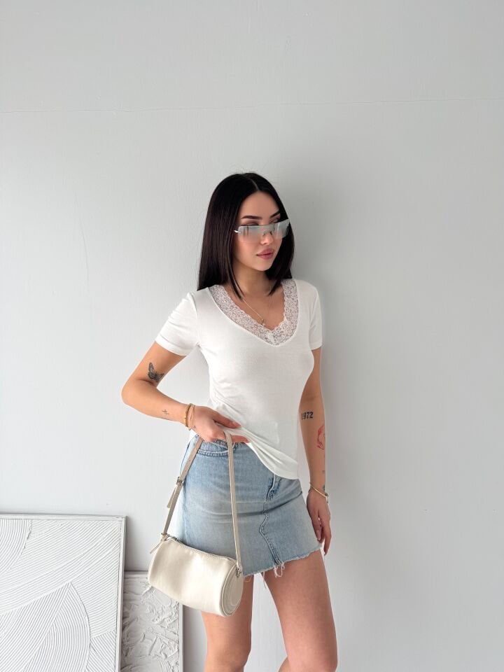 V Yaka Dantel Detaylı Bluz